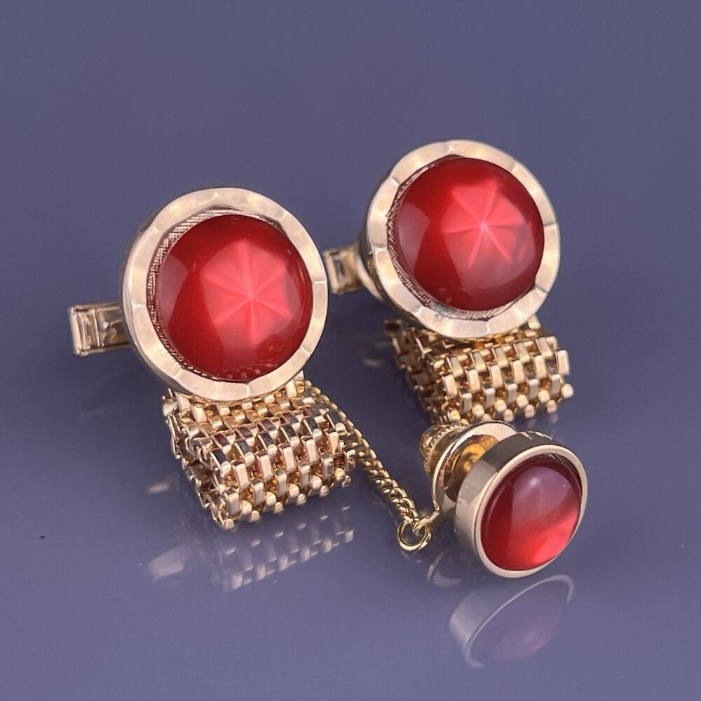 Red Star Cabochon Wrap Around Cufflinks Tie Pin Gold Tone Carved Round Vintage